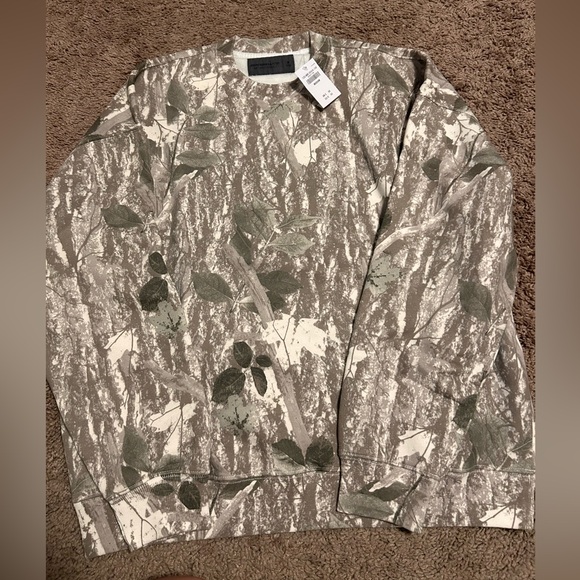 Abercrombie Essential Crew Sweatshirt - Picture 2 of 3